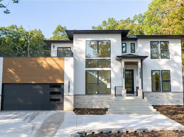 1521 Via Appia Dr, Sunrise Beach, MO 65079