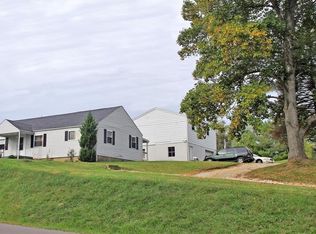 5211 Briscoe Rd, Parkersburg, WV 26105