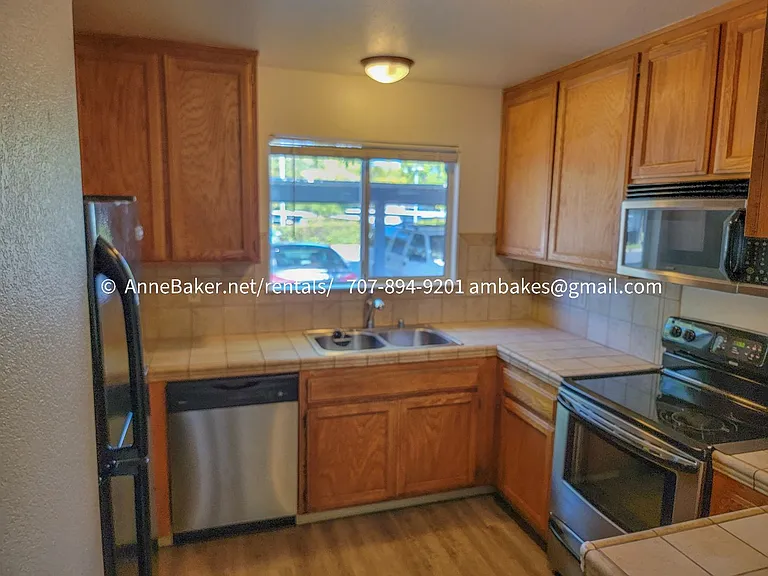 217 Elbridge Ave E — Photo 2