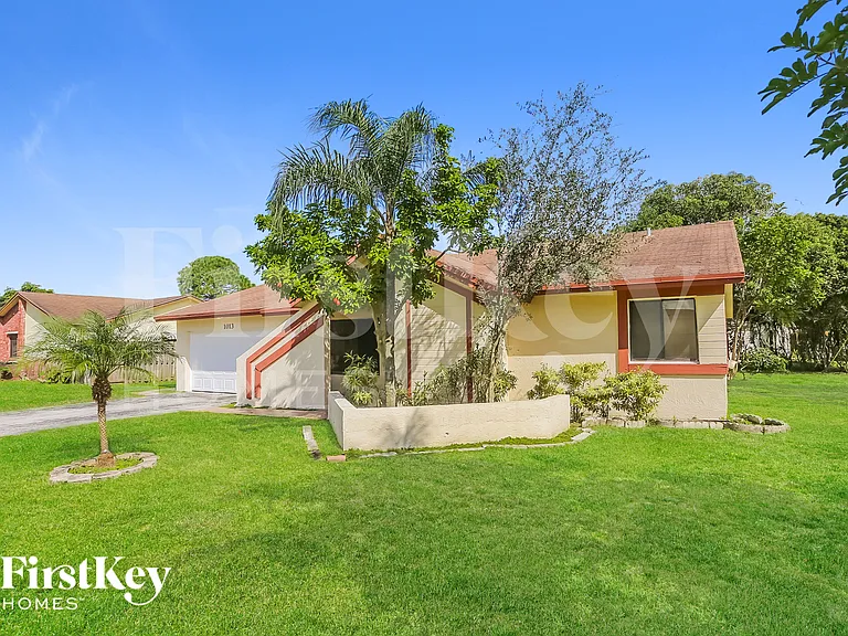 1013 SW 49th Ave — Photo 1