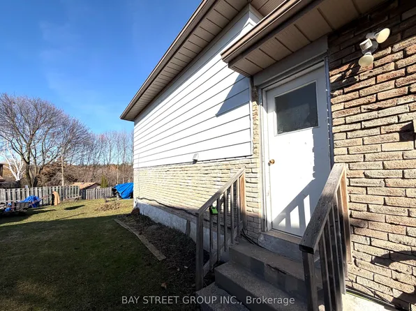 445 Harcourt Dr, Oshawa, ON L1H 6V8