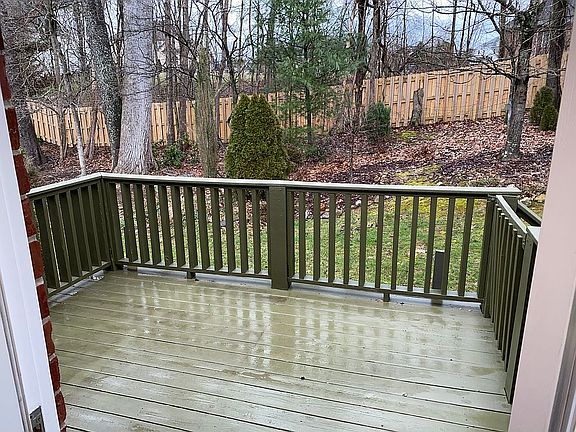 5th image of 724 Maple Point Dr