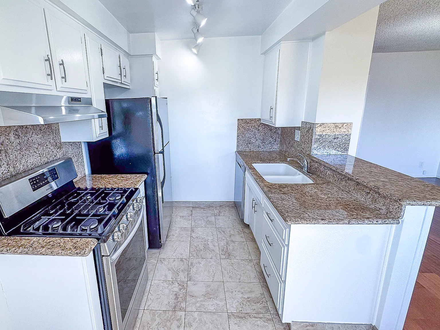 1 bed, 925 sqft, $2,495 — Photo 2