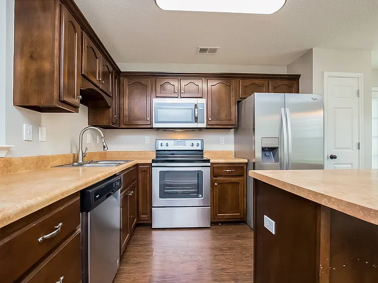 4313 Genevieve Dr — Photo 5