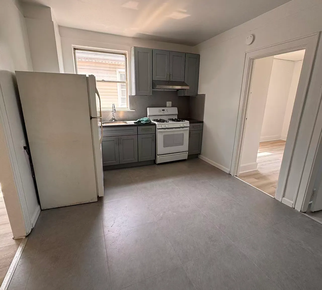 4 bed, 960 sqft, $2,800 — Photo 2