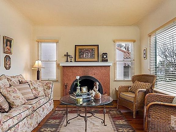 5th image of 1637 San Nicholas St