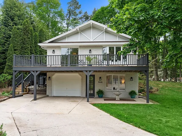 2440 Orchard Ave, Holland, MI 49424
