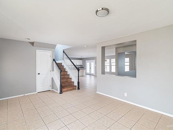 4th image of 4116 Petunia Ave