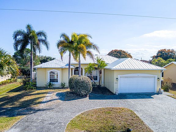 4th image of 2332 SE Maslan Avenue