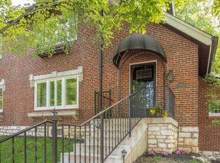 474 Edgewood Dr, Saint Louis, MO 63105