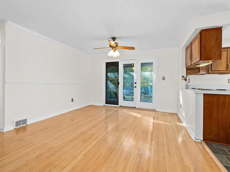 326 Cadman Dr — Photo 8