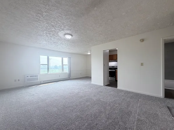 401 East Rd APT 6, Martinsburg, WV 25404