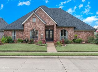 32 Wilshire Dr, Bossier City, LA 71111