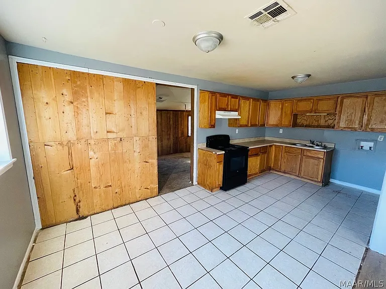 1653 N Yarbrough Ct — Photo 4