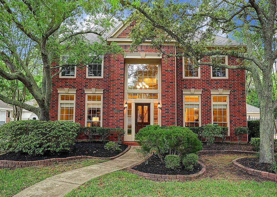 1st image of 16611 Town Lake Ct