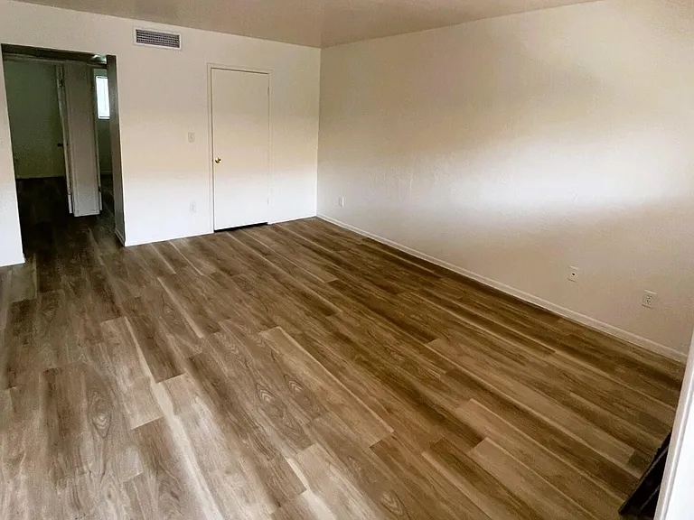 2002 E Sweetwater Ave #202 — Photo 4
