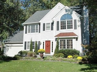 28 Elm St, Hopewell, NJ 08525