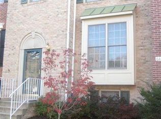 6404 Brass Button Ct, Centreville, VA 20121