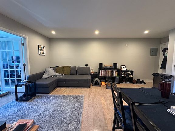 2nd image of 6 Hayes Rd APT 28