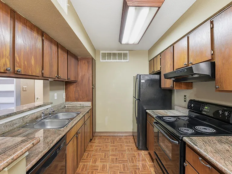 12905 Woodforest Blvd #711 — Photo 14