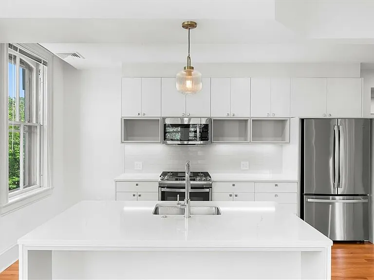 31 Parade St #302 — Photo 8