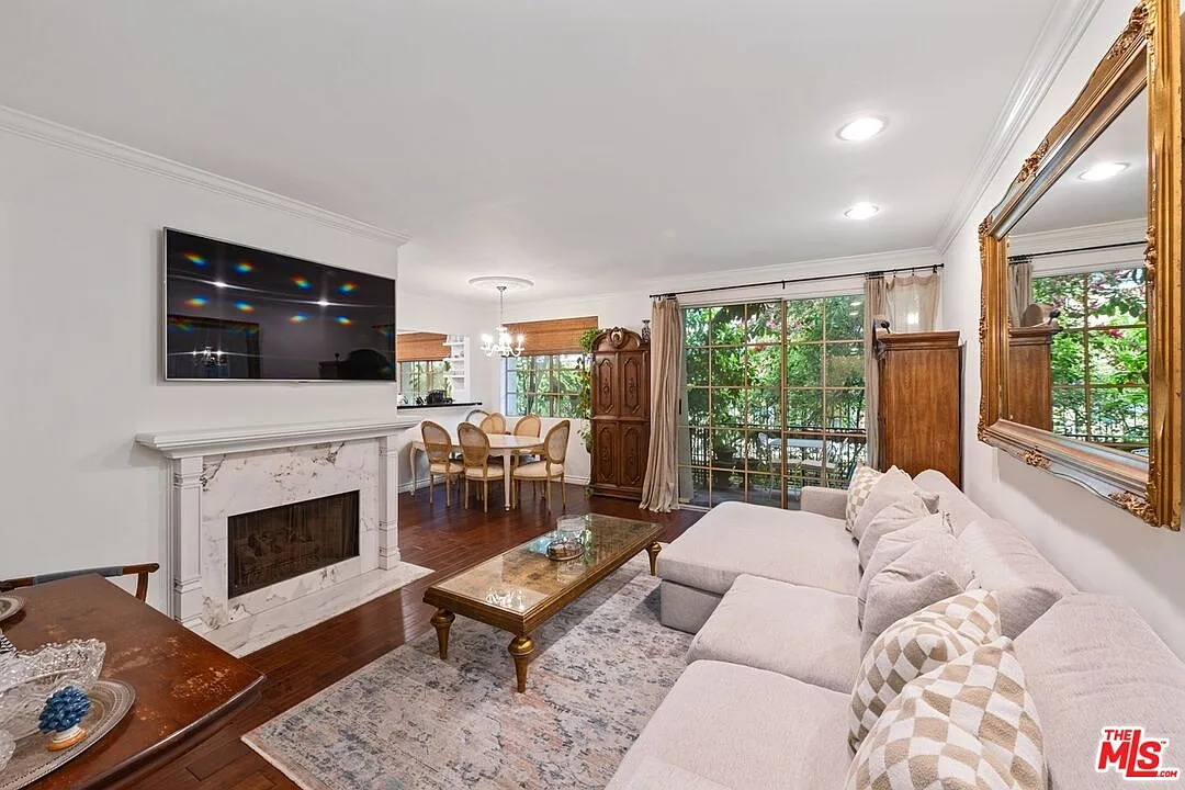 2 bed, 2.0 bath, 1149 sqft, $4,395 — Photo 1