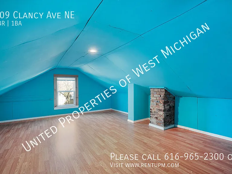709 Clancy Ave NE — Photo 8
