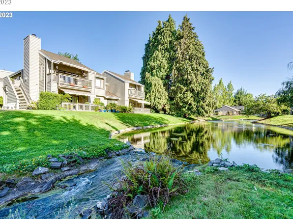 2066 Lake Isle Dr, Eugene, OR 97401