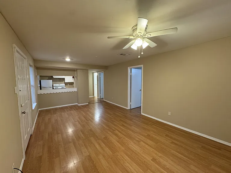 1034 W Village Ct #C — Photo 3