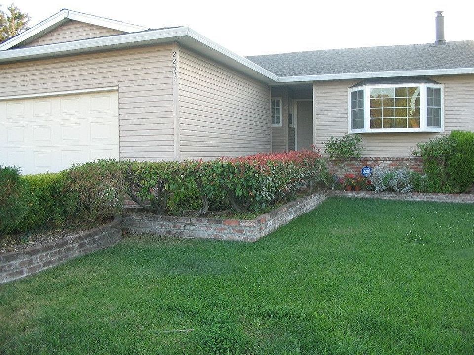 Great Hayward Hills Home - Amazing Price!