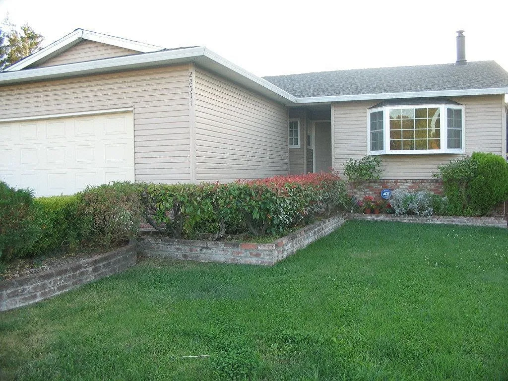 22571 Northview Dr photo 1