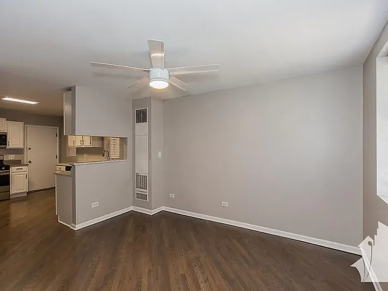 1036 N Honore St #1R — Photo 11