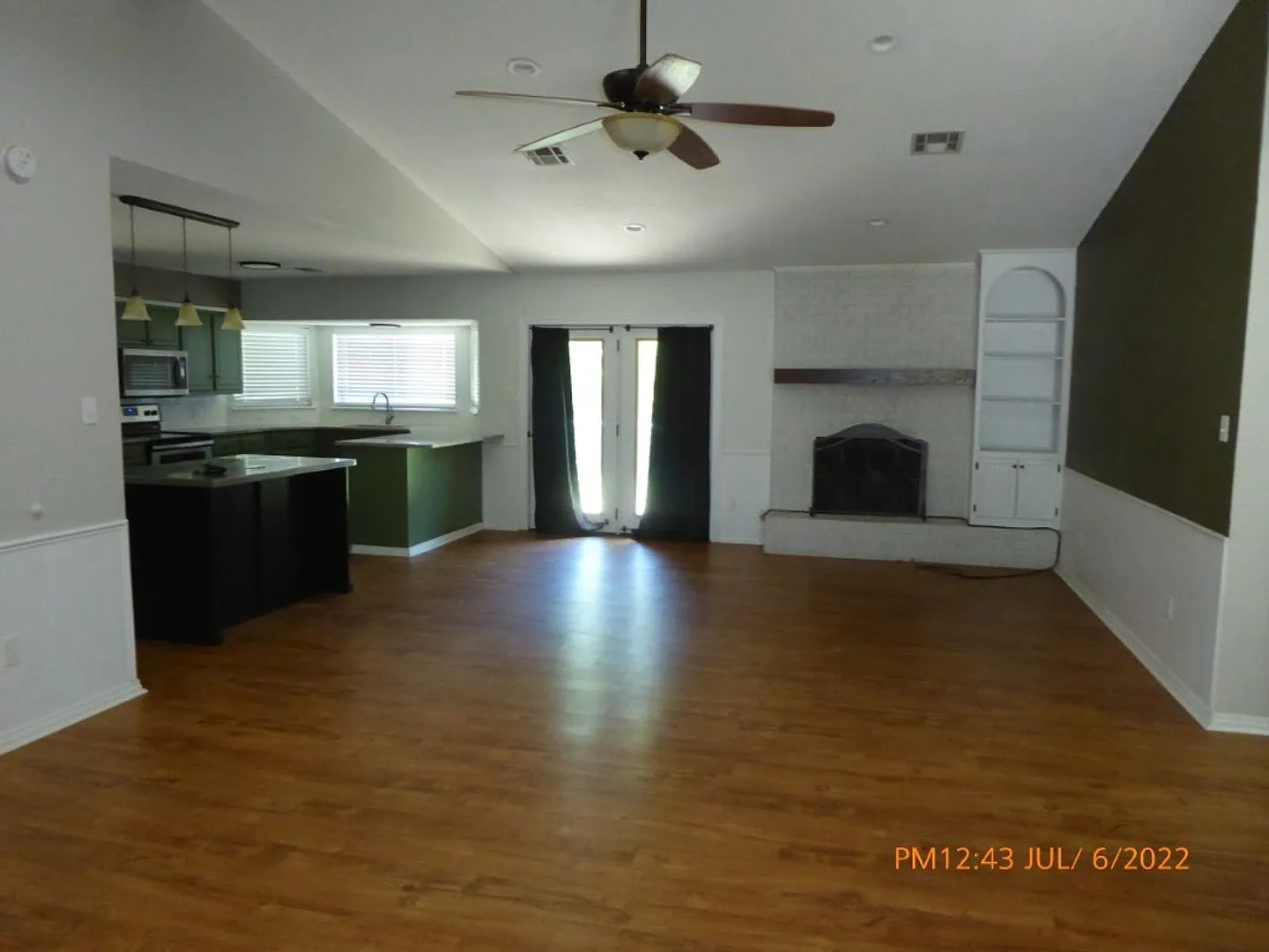 2315 NE Village Dr — Photo 2