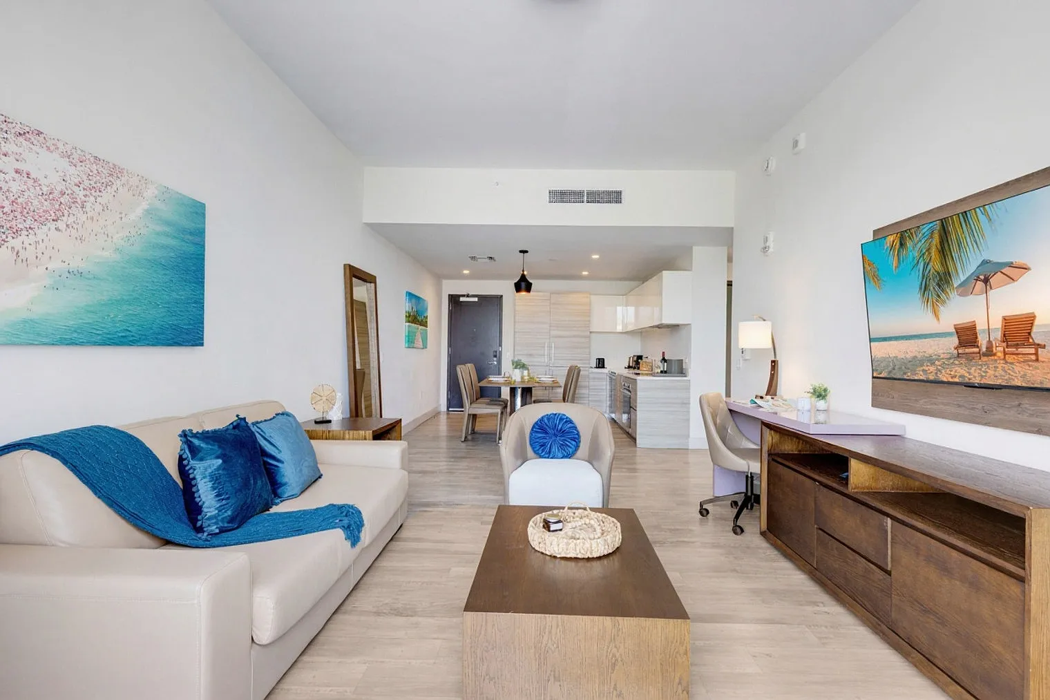 1 bed, 1.0 bath, 742 sqft, $4,673 — Photo 1