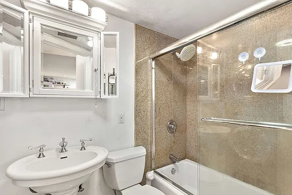 Rented by Compass | media 24