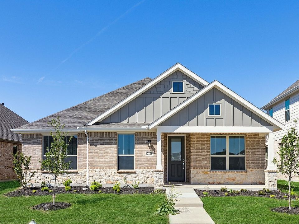 1st image of 2221 Glacier Dr