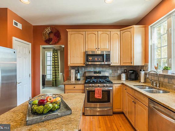 4th image of 8213 Kerfoot Dr