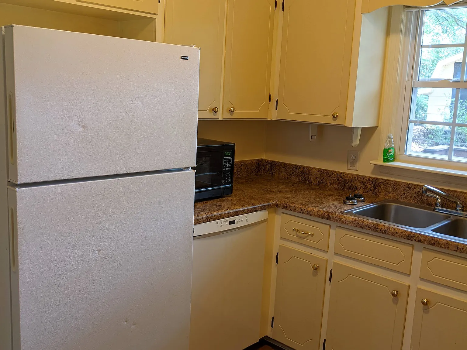 3 bed, 1040 sqft, $1,500 — Photo 4