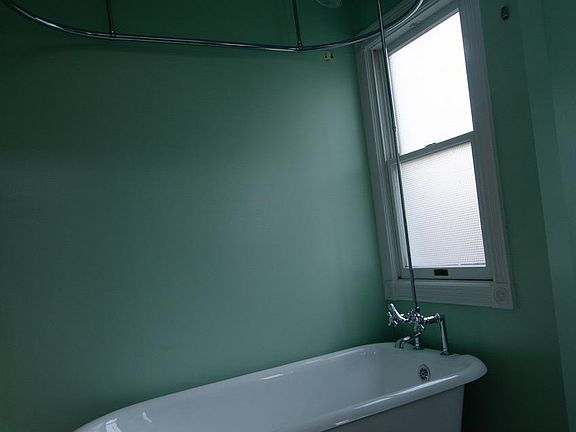 3rd image of 211 Fair Oaks St