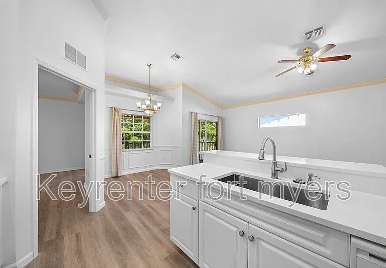 5370 Park Rd #4 — Photo 12