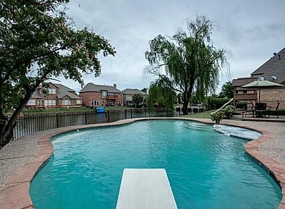 2nd image of 994 Laguna Dr