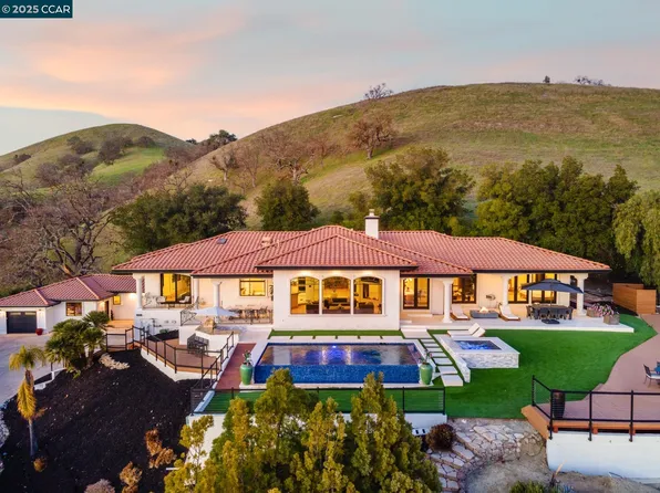 2470 Caballo Ranchero Dr, Diablo, CA 94528