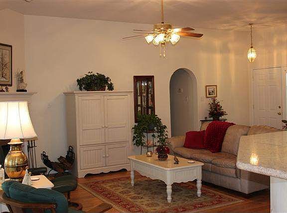 2nd image of 2412 Kingsbury Dr