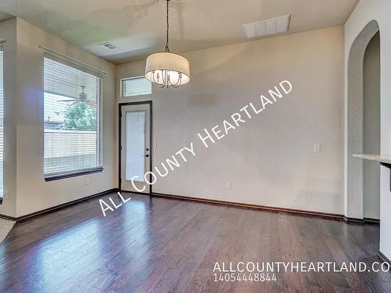 232 SW 169th St — Photo 8