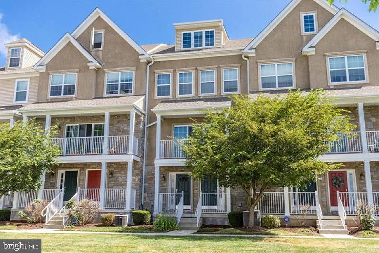 3 bed, 2.5 bath, 1593 sqft, $2,995 — Photo 1