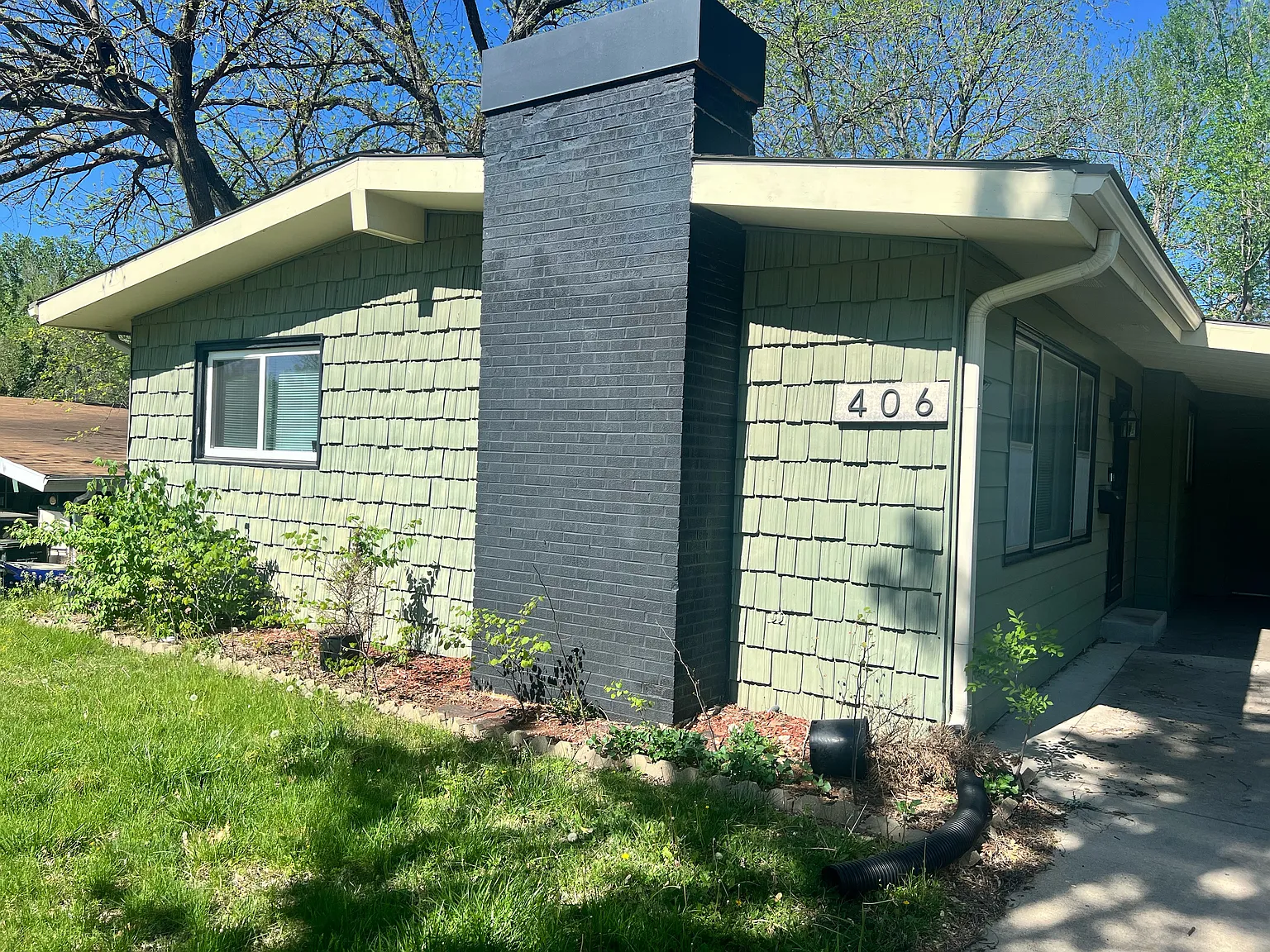 3 bed, 1.0 bath, $1,450 — Photo 2