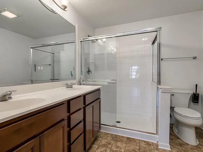 220 Laurel Ave — Photo 13