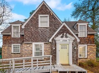 1724 Crockett Rd, Palestine, TX
