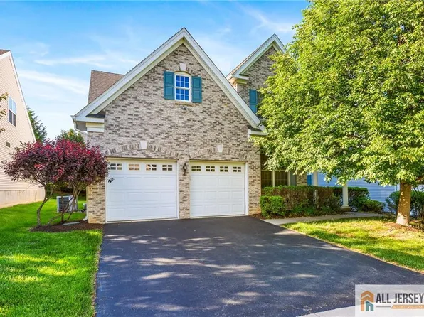 43 Edgemere Dr S, Kendall Park, NJ 08824
