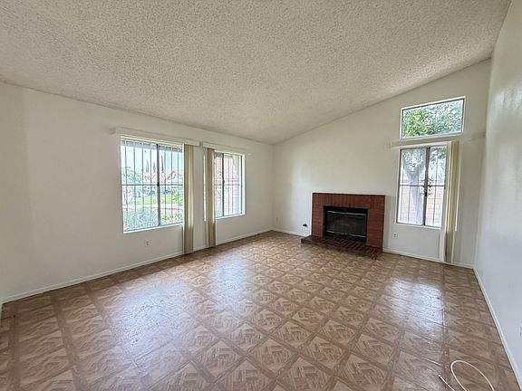 3rd image of 560 S Quince Ave